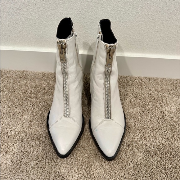 JEFFREY CAMPBELL Landyn Zip Bootie
White Leather - Picture 5 of 9